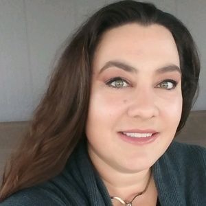 Meet your Posher, Becca